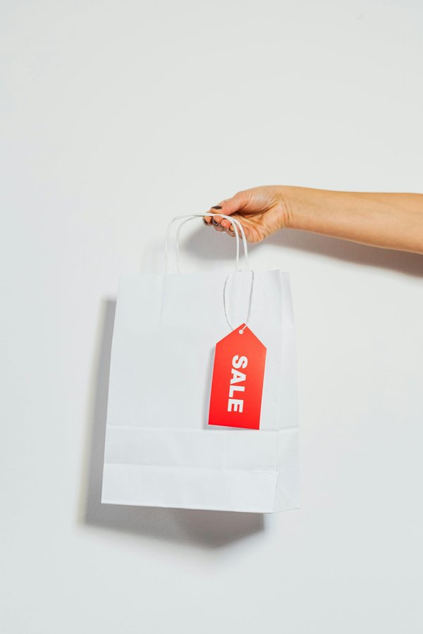 Kit affiches soldes fond rouge x4 : attaquez vos ventes !